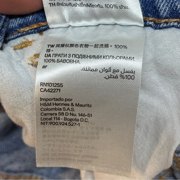 Divided size 2 jean short overalls with a distressed style - Picture 3 of 16